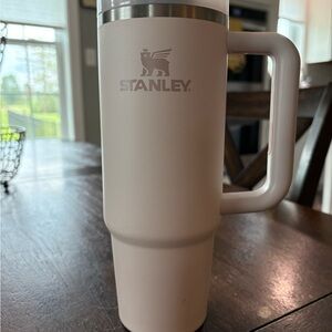 Stanley Cream Accented Mug with Elegant Design